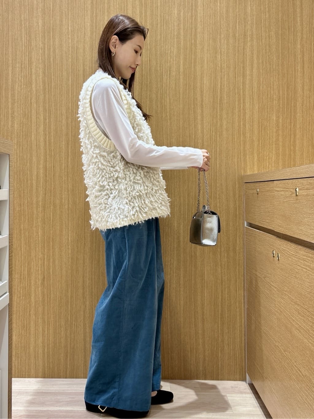 maiさんの「OPAQUE.CLIP｜ループヤーンニットベスト【洗濯機OK】」を使ったコーディネート