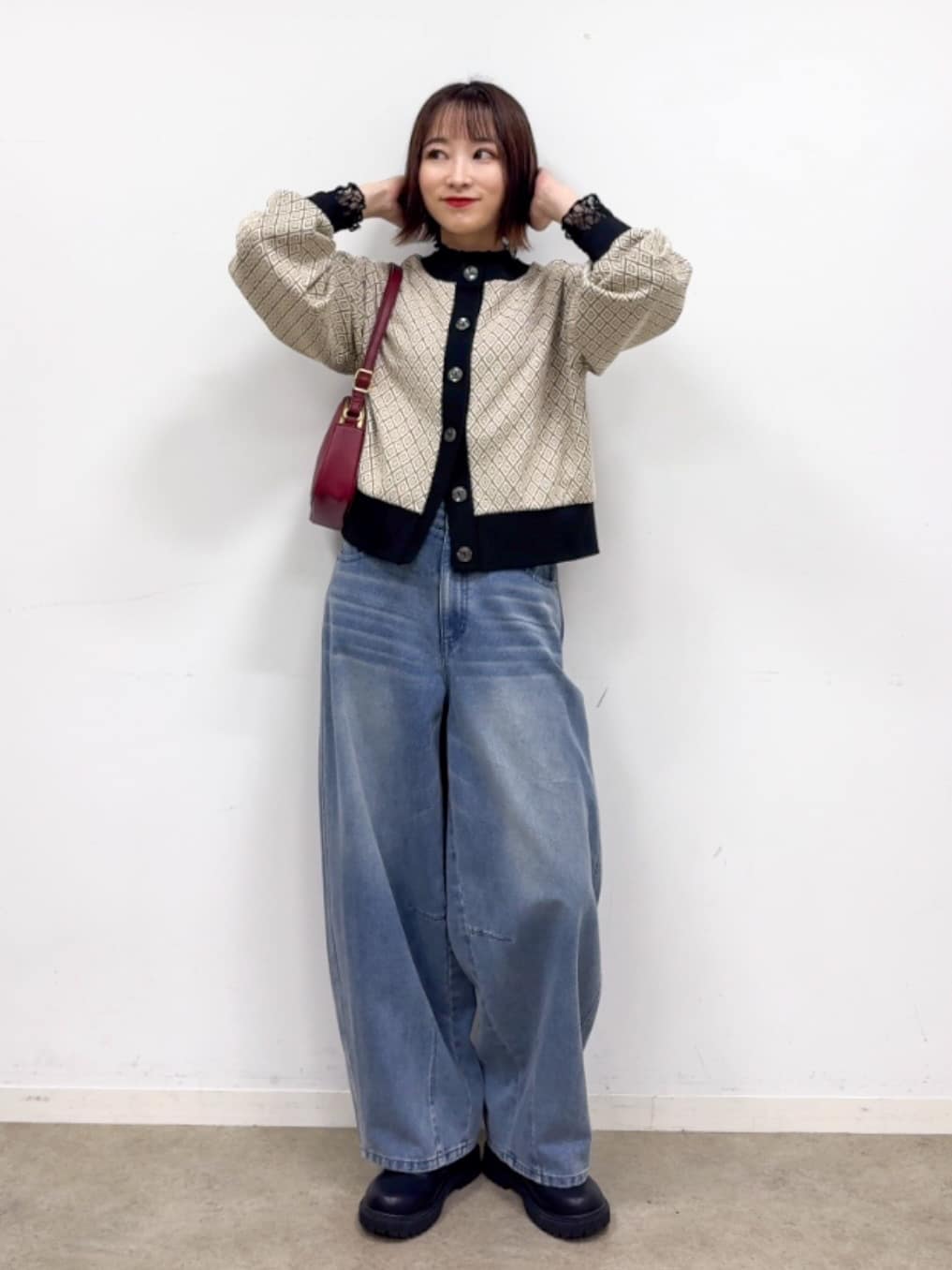 𝐜𝐡𝐢𝐤𝐚さんの「SHOO･LA･RUE｜【前後2WAY】柄と配色で差がつく ふくれジャカードカーディガン」を使ったコーディネート