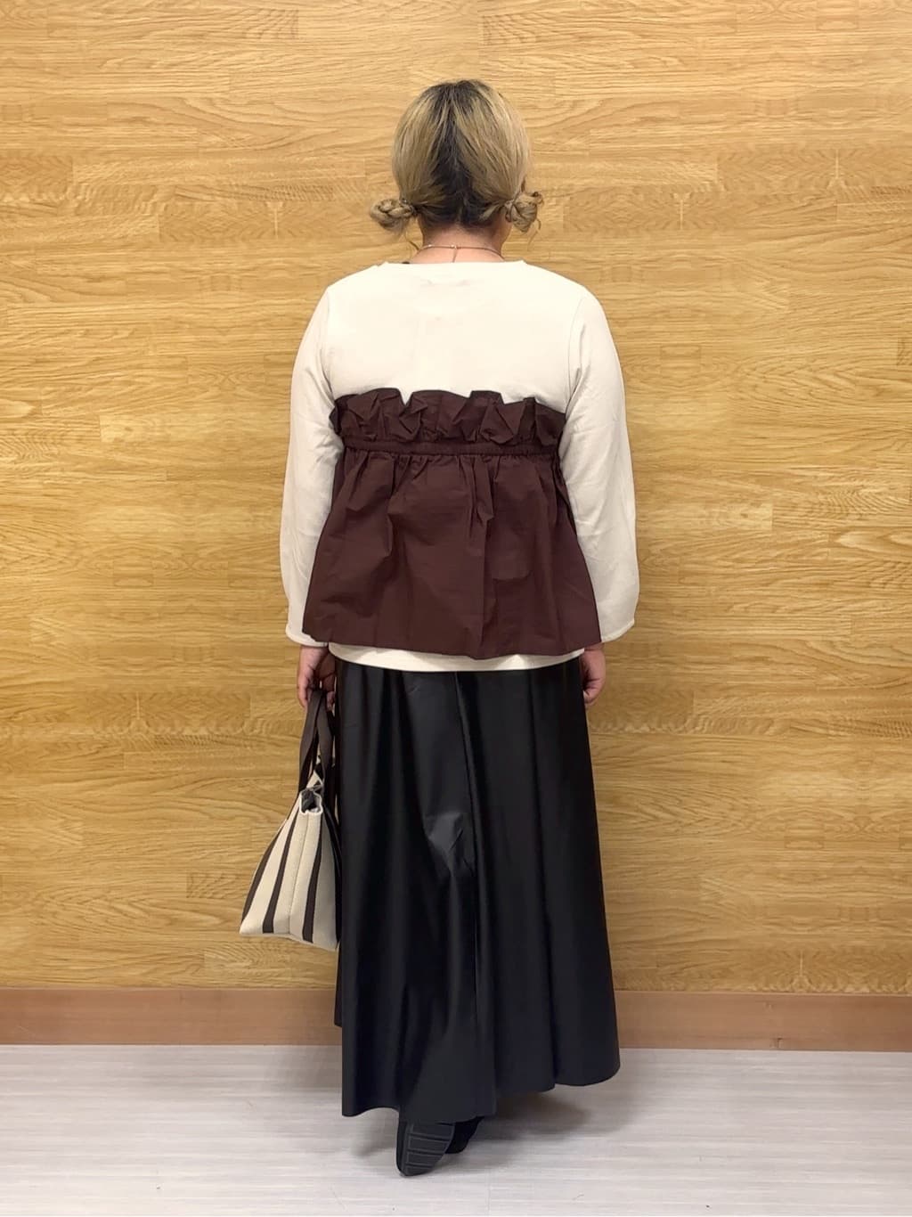 ぁむさんの「SHOO･LA･RUE｜【洗濯機可/S-LL】1枚で華やか フリルドッキングトップス」を使ったコーディネート