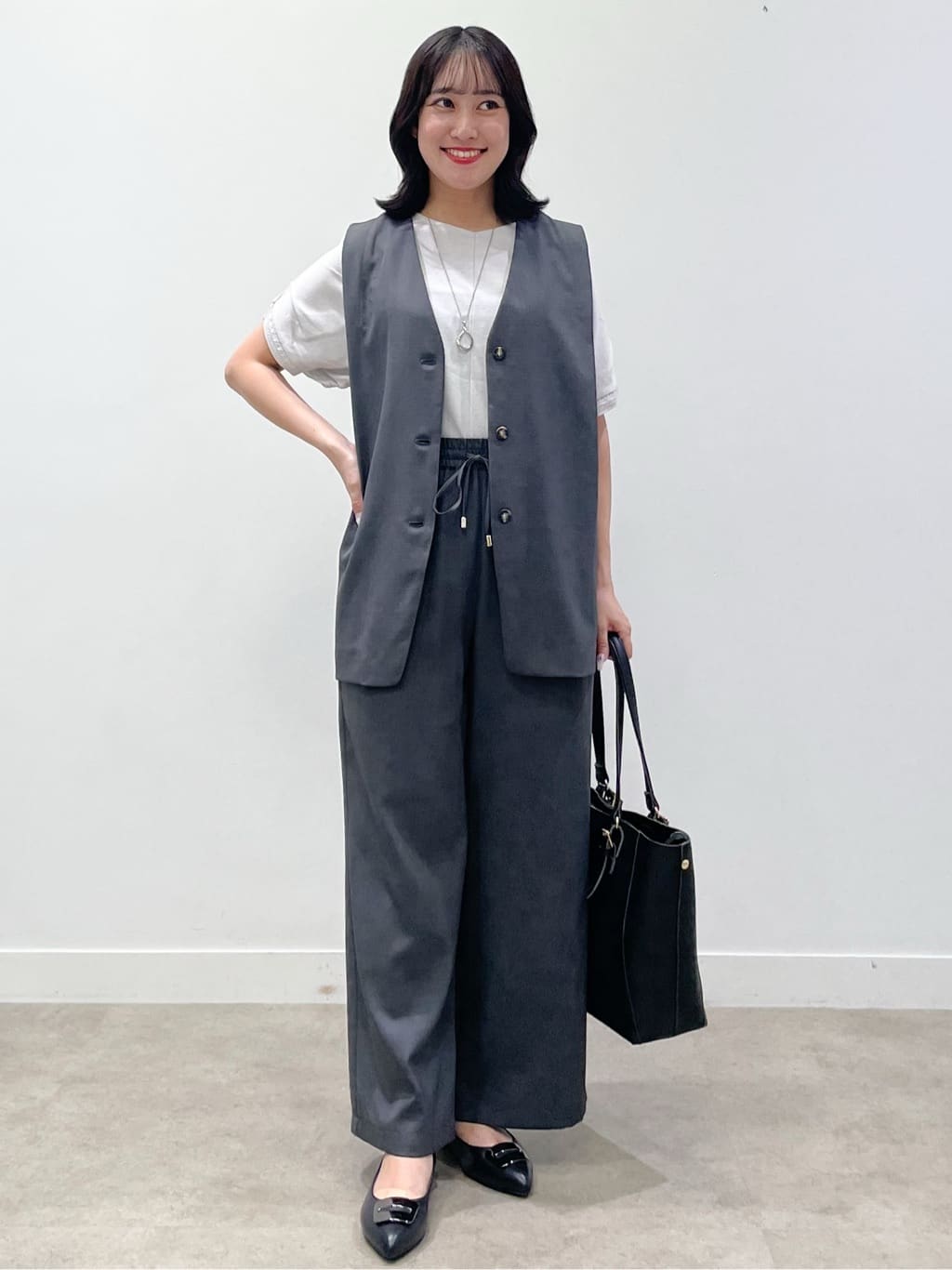 yukariさんの「Reflect｜【ウエスト総ゴム／セットアップ／単品使いOK◎】ベスト＋ストレートパンツセット」を使ったコーディネート
