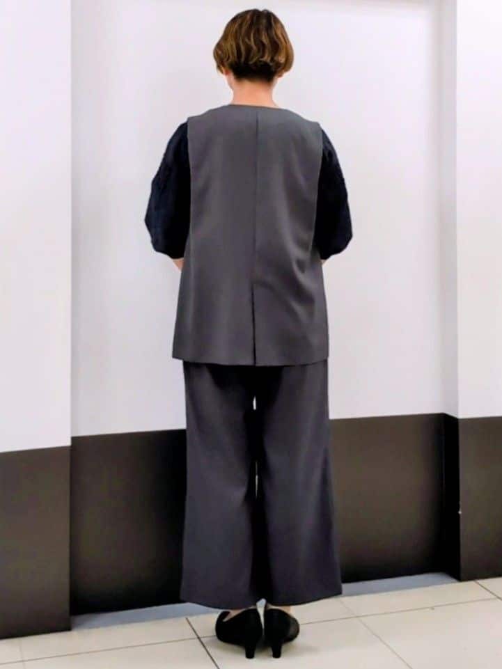 じゅりさんの「Reflect｜【ウエスト総ゴム／セットアップ／単品使いOK◎】ベスト＋ストレートパンツセット」を使ったコーディネート