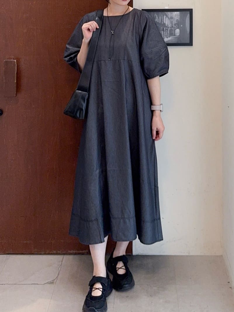 𝐇𝐢𝐫𝐨𝐦𝐢さんの「SHOO･LA･RUE｜【S-LL】配色ステッチがアクセント デニムワンピース」を使ったコーディネート