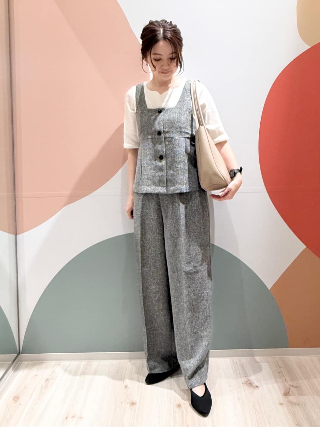 長女さんの「SHOO･LA･RUE｜【2点セット】着るだけで決まる クラシカルなツイード調セットアップ」を使ったコーディネート