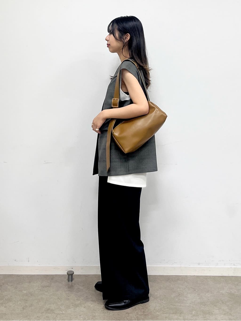 cotaniさんの「SHOO･LA･RUE｜【汗ジミ軽減/ひんやり/UV】大人のヘルシーな着こなしに タックノースリーブチュニック」を使ったコーディネート
