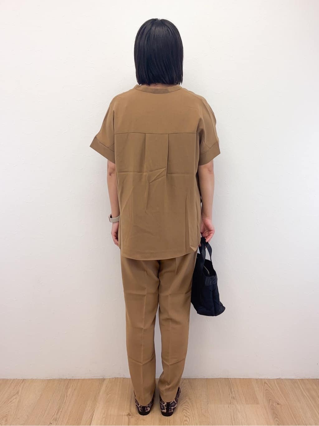 Takeさんの「OPAQUE.CLIP｜《5色展開／SS-LLサイズ》スキッパー金ボタンブラウス／セットアップ対応【防シワ／ストレッチ／洗濯」を使ったコーディネート