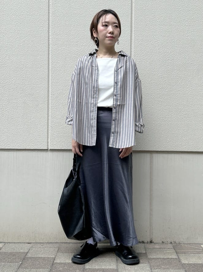 ga_riさんの「THE SHOP TK｜【後ろ姿もサマになる】ストライプ バックシャーリングシャツ/体型カバー/洗える」を使ったコーディネート