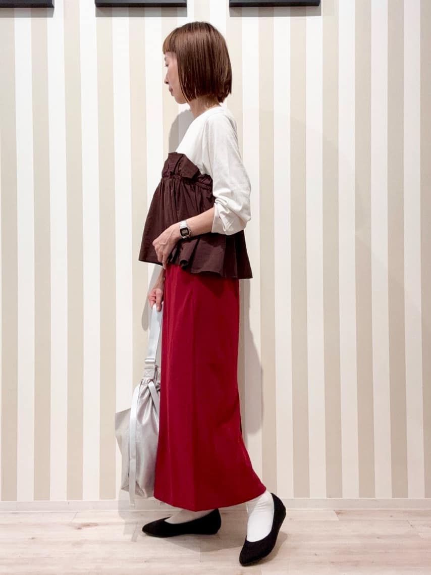 まつこさんの「SHOO･LA･RUE｜【洗濯機可/S-LL】1枚で華やか フリルドッキングトップス」を使ったコーディネート