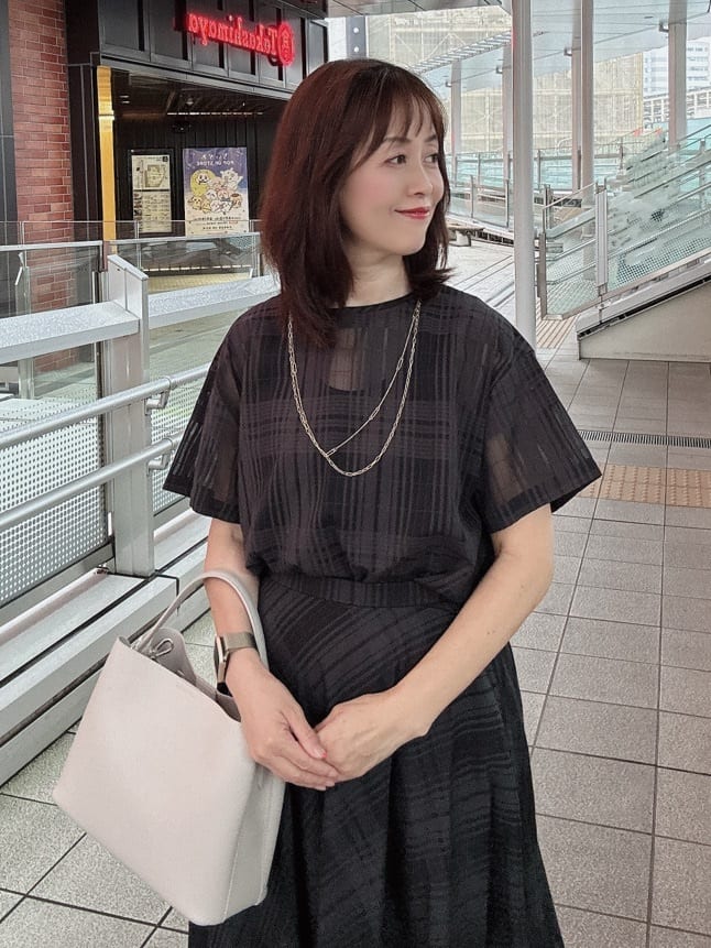 makiさんの「UNTITLED｜【セットアップ可/後ろウエストゴム】シアーチェックスカート」を使ったコーディネート
