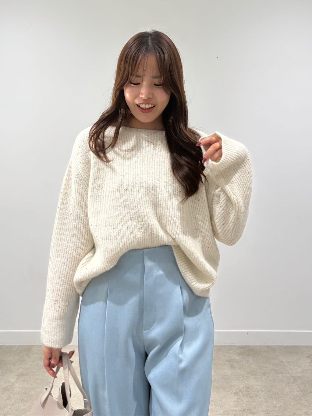 MISAKIさんの「COUP DE CHANCE｜【手洗い可】スパンコール付ニットトップス」を使ったコーディネート