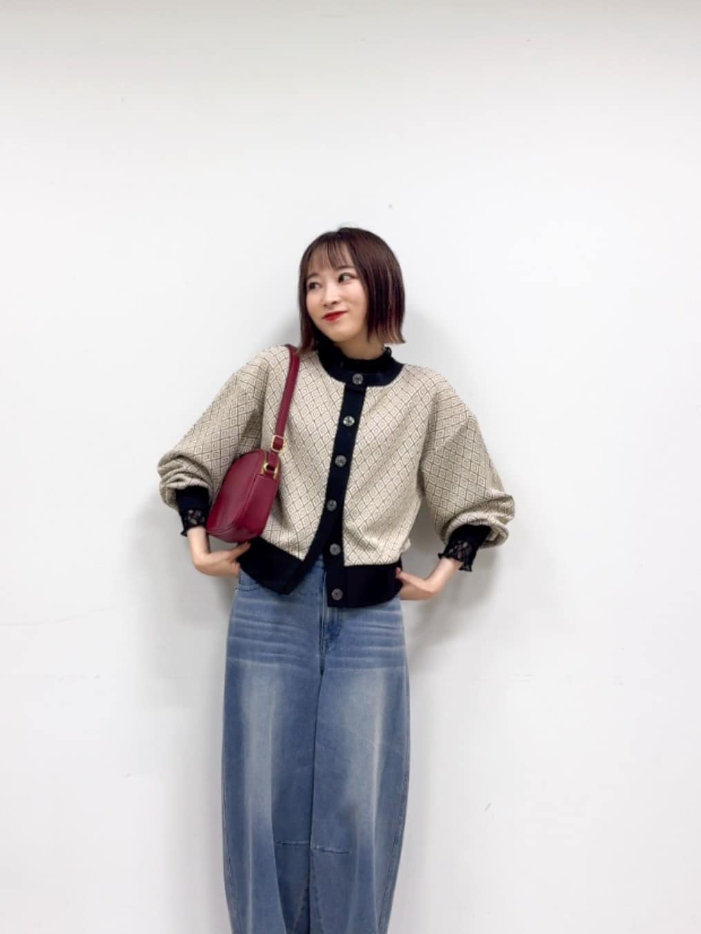 𝐜𝐡𝐢𝐤𝐚さんの「SHOO･LA･RUE｜【前後2WAY】柄と配色で差がつく ふくれジャカードカーディガン」を使ったコーディネート
