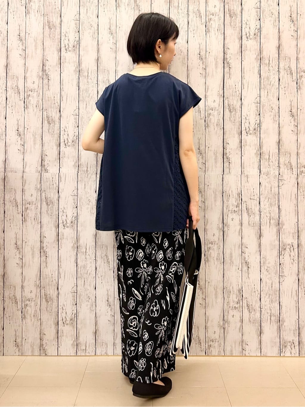 ちぐささんの「SHOO･LA･RUE｜【S-LL/体型カバー】インせずサマ見え レースドッキングトップス」を使ったコーディネート