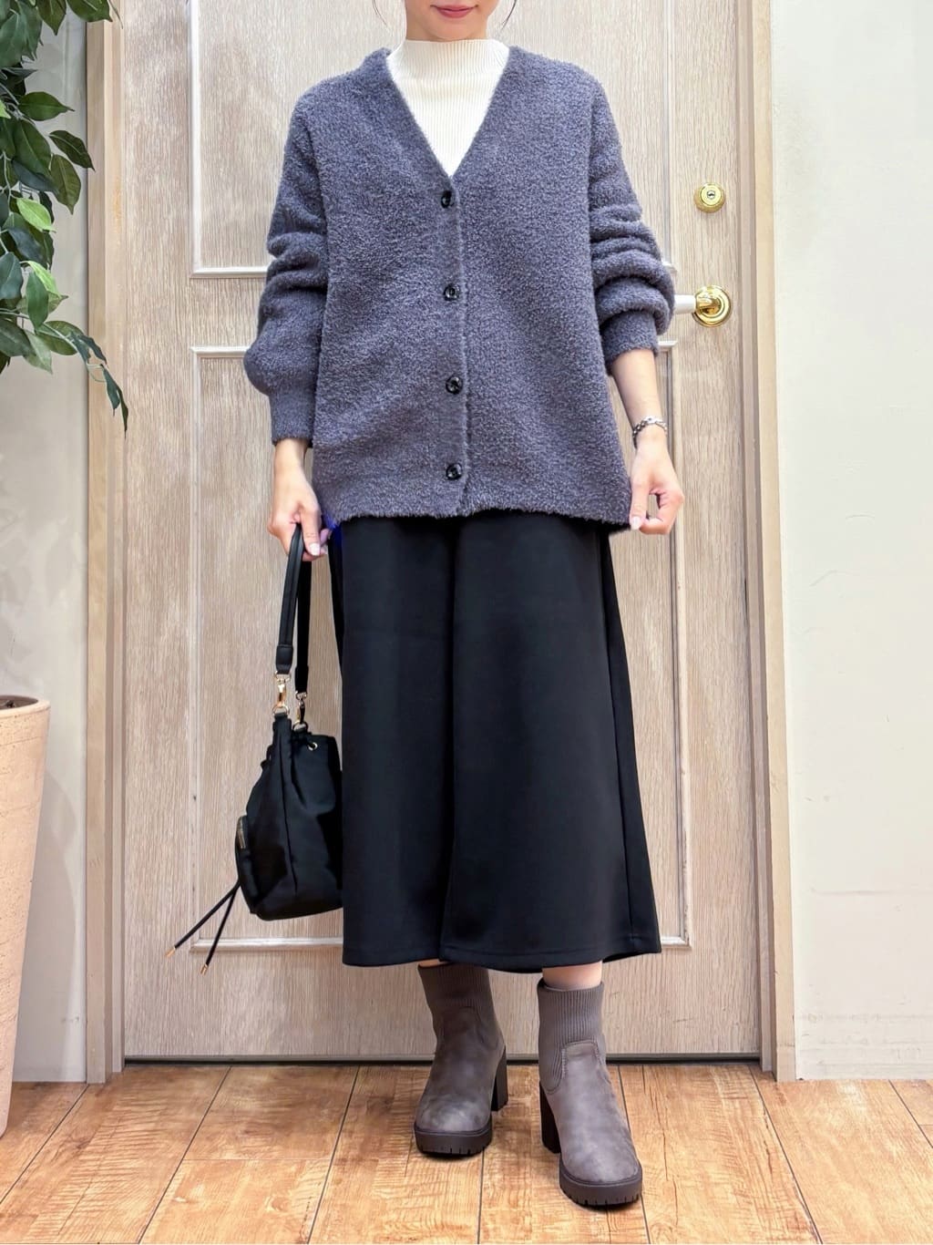 なみさんの「SHOO･LA･RUE｜【洗濯機可】美脚見え あったか圧縮ニット ガウチョパンツ」を使ったコーディネート