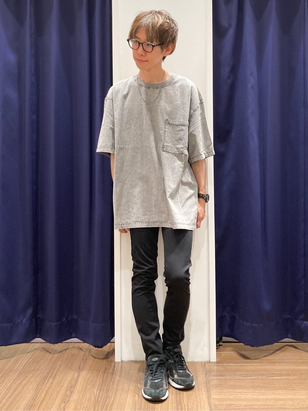 つーじーさんの「THE SHOP TK｜ライトデニム半袖Tシャツ【洗濯機OK】」を使ったコーディネート