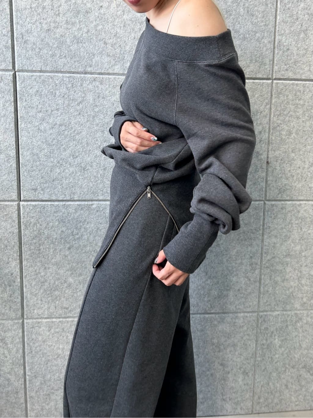honoka Aさんの「CODE A｜off－shoulder sweat」を使ったコーディネート