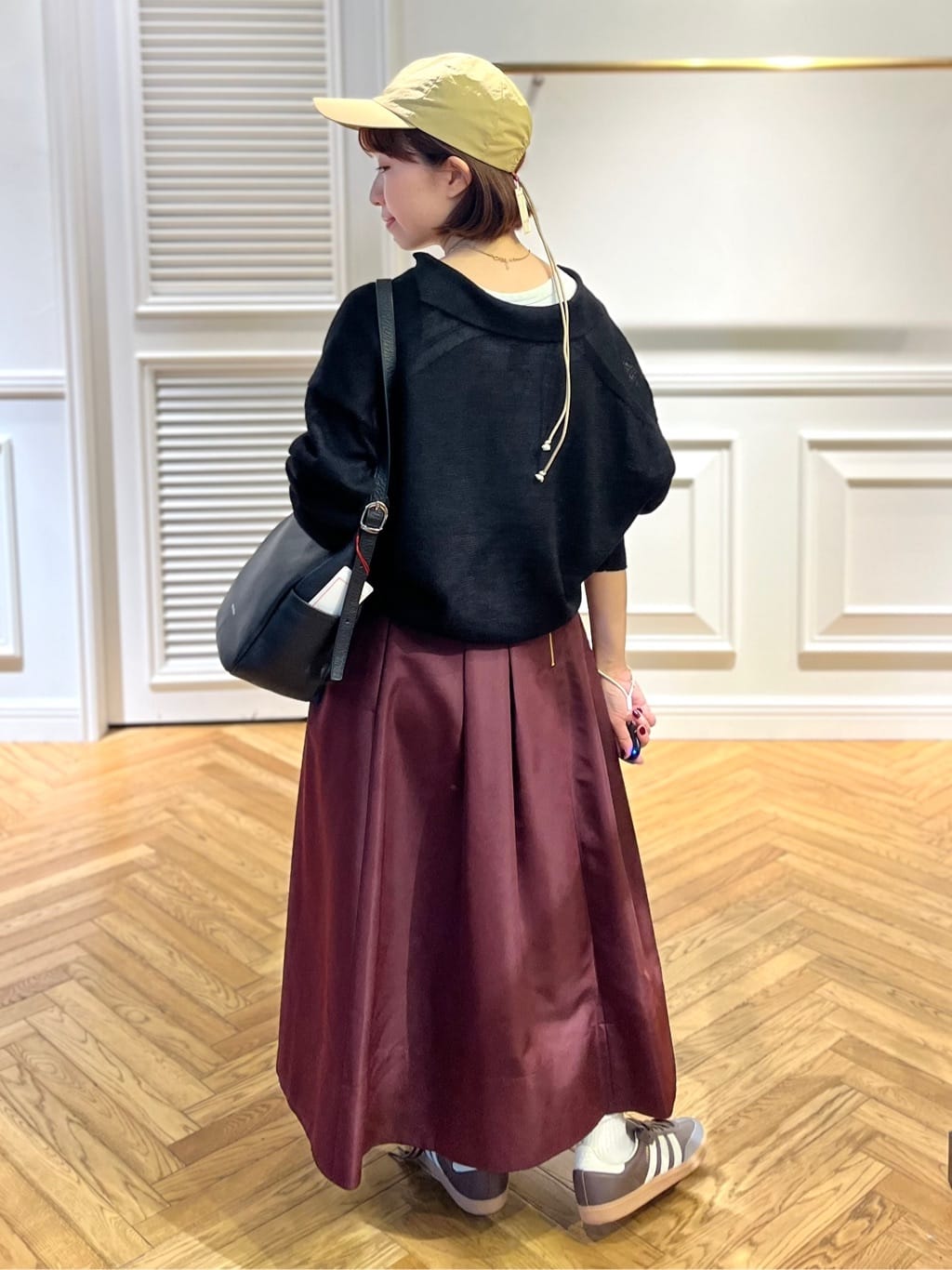 つじ まこさんの「DRESSTERIOR｜オーバーラップサークルシルクスカーフ」を使ったコーディネート