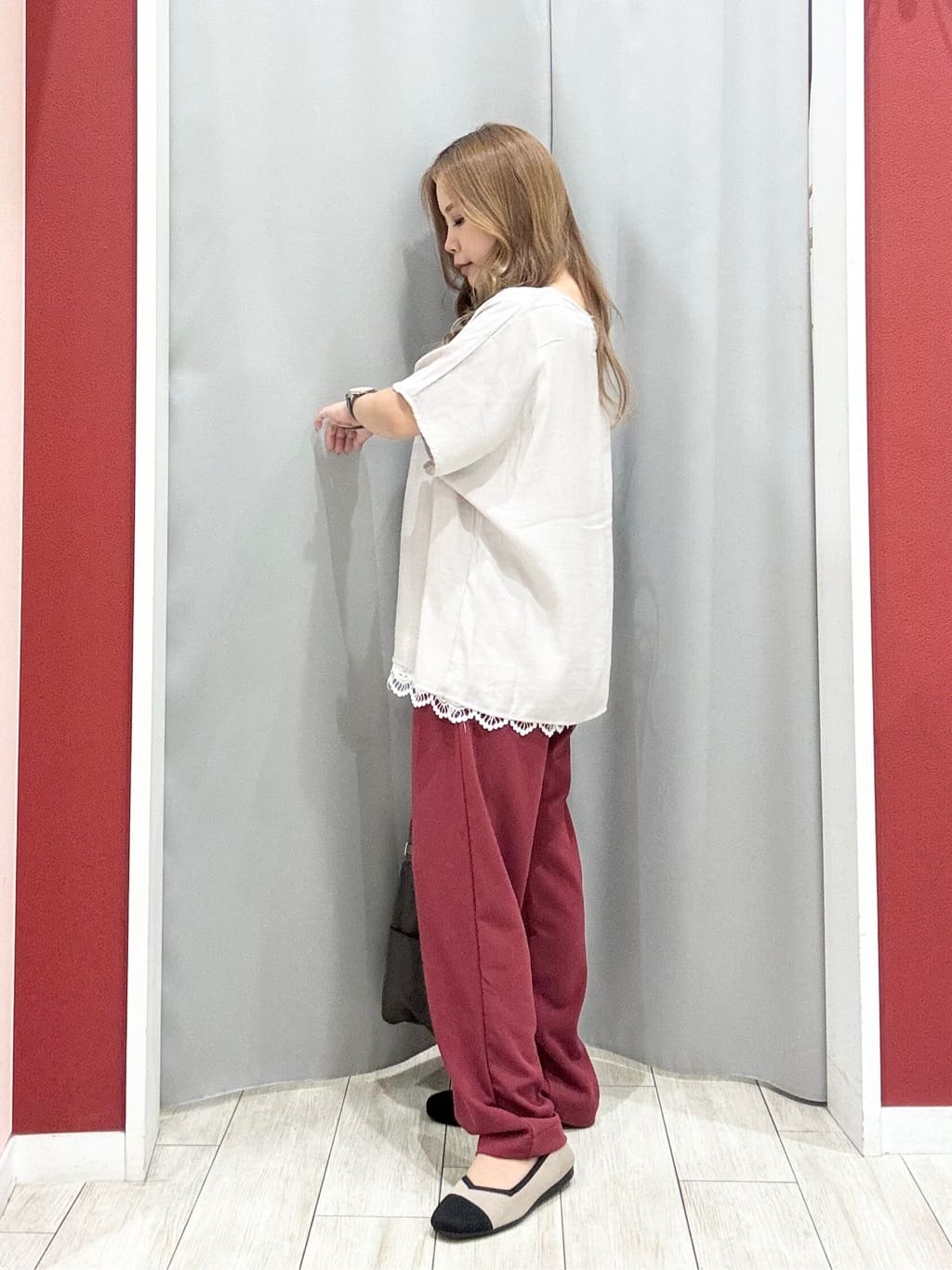 shioさんの「SHOO･LA･RUE｜【S-LL】着るだけで簡単にコーデが決まる レースレイヤード風ドルマントップス」を使ったコーディネート