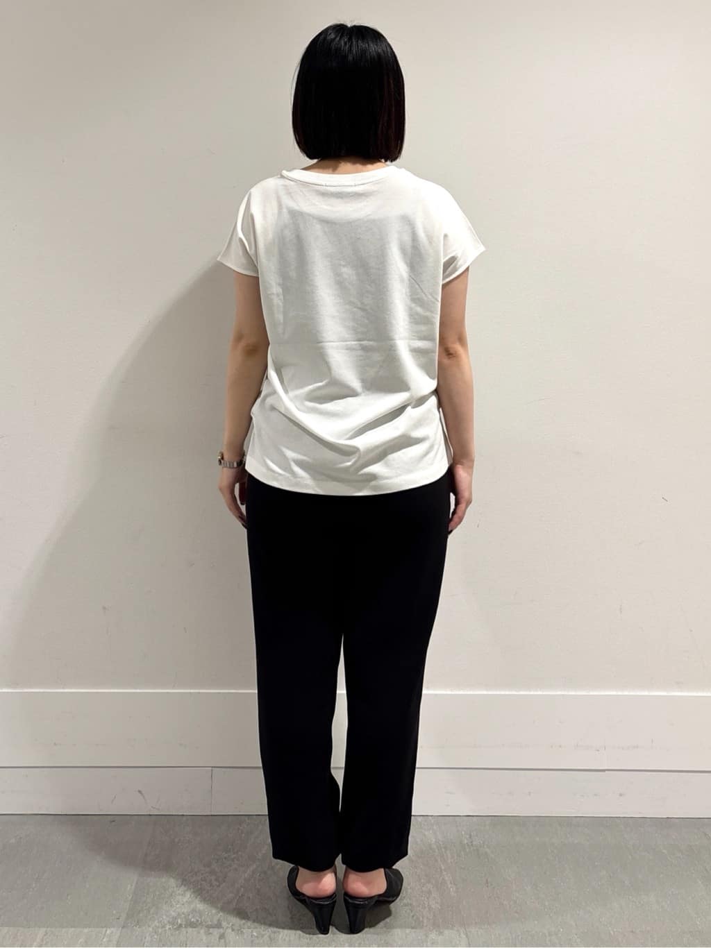 モエカさんの「UNTITLED｜【吸水速乾/ウエストゴム】バックサテン ジョグパンツ」を使ったコーディネート