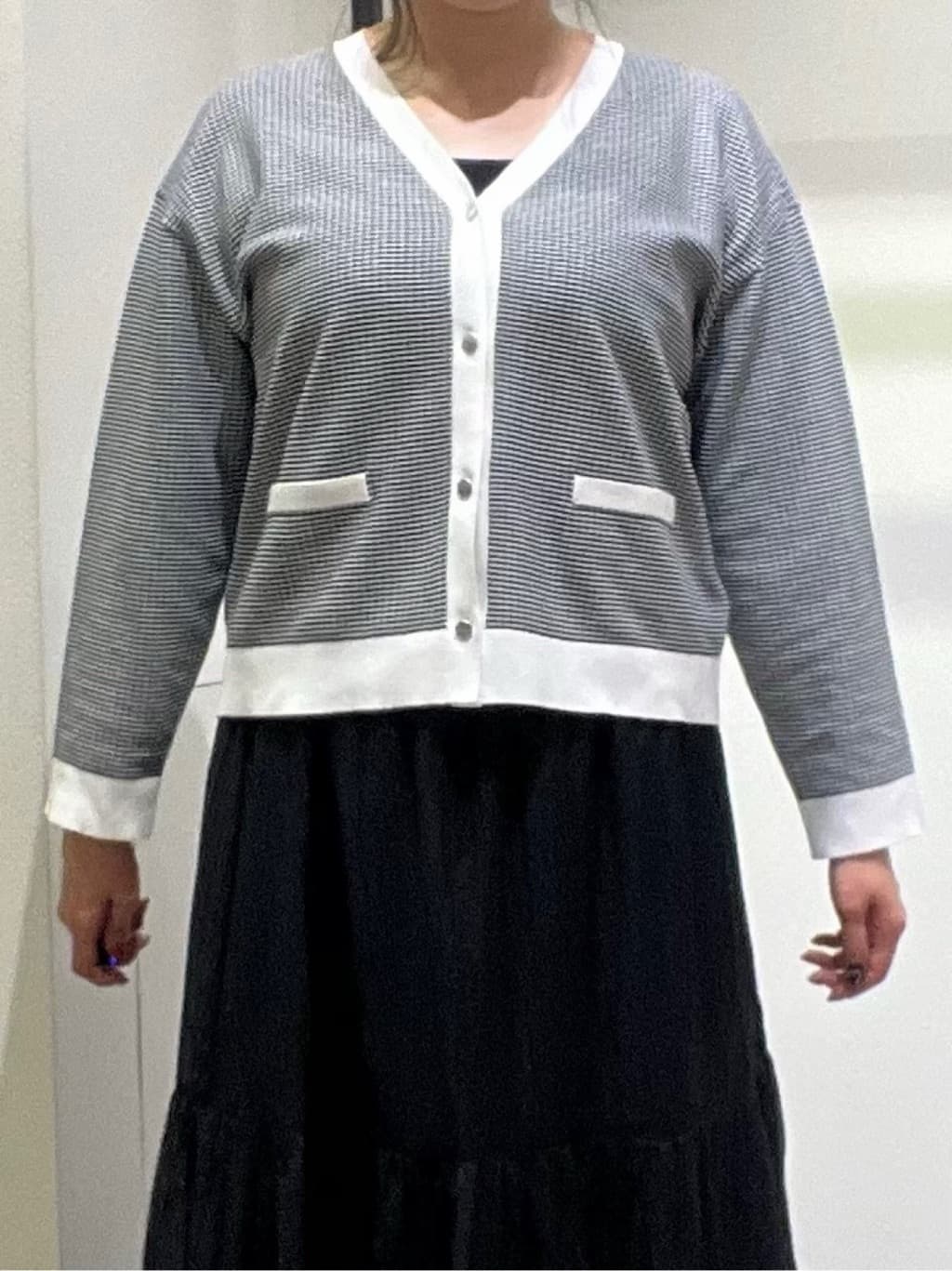 TOMOMIさんの「INDIVI｜【軽く羽織れる/洗える】ジャケット風カーディガン」を使ったコーディネート