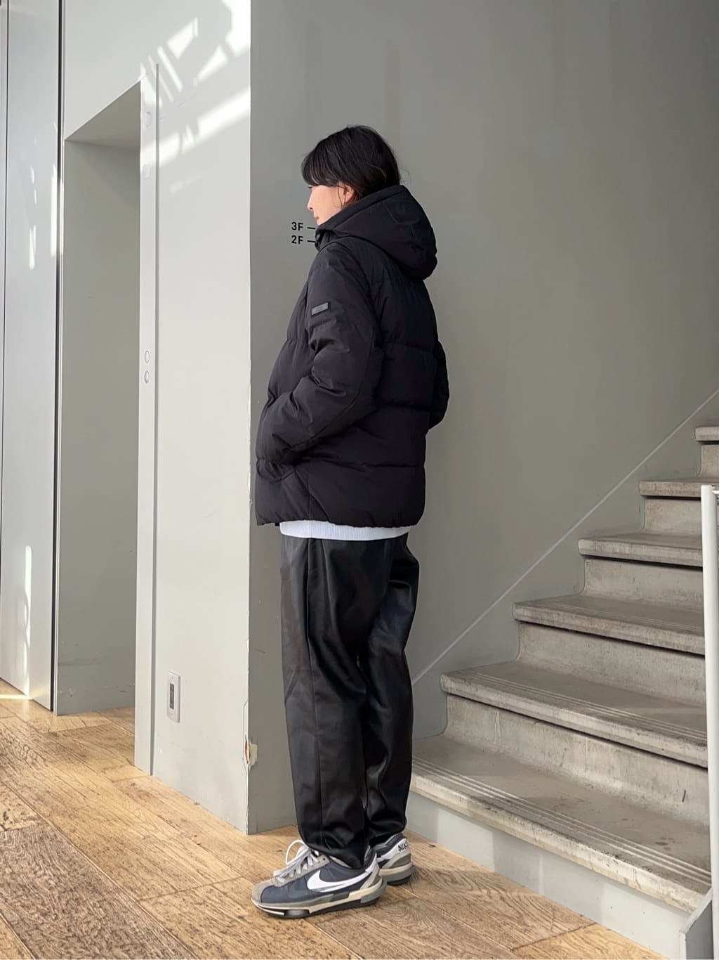 神野（jinno）さんの「TAKEO KIKUCHI｜【Air Palette Knit】ワンポイント カラーニット プルオーバー」を使ったコーディネート
