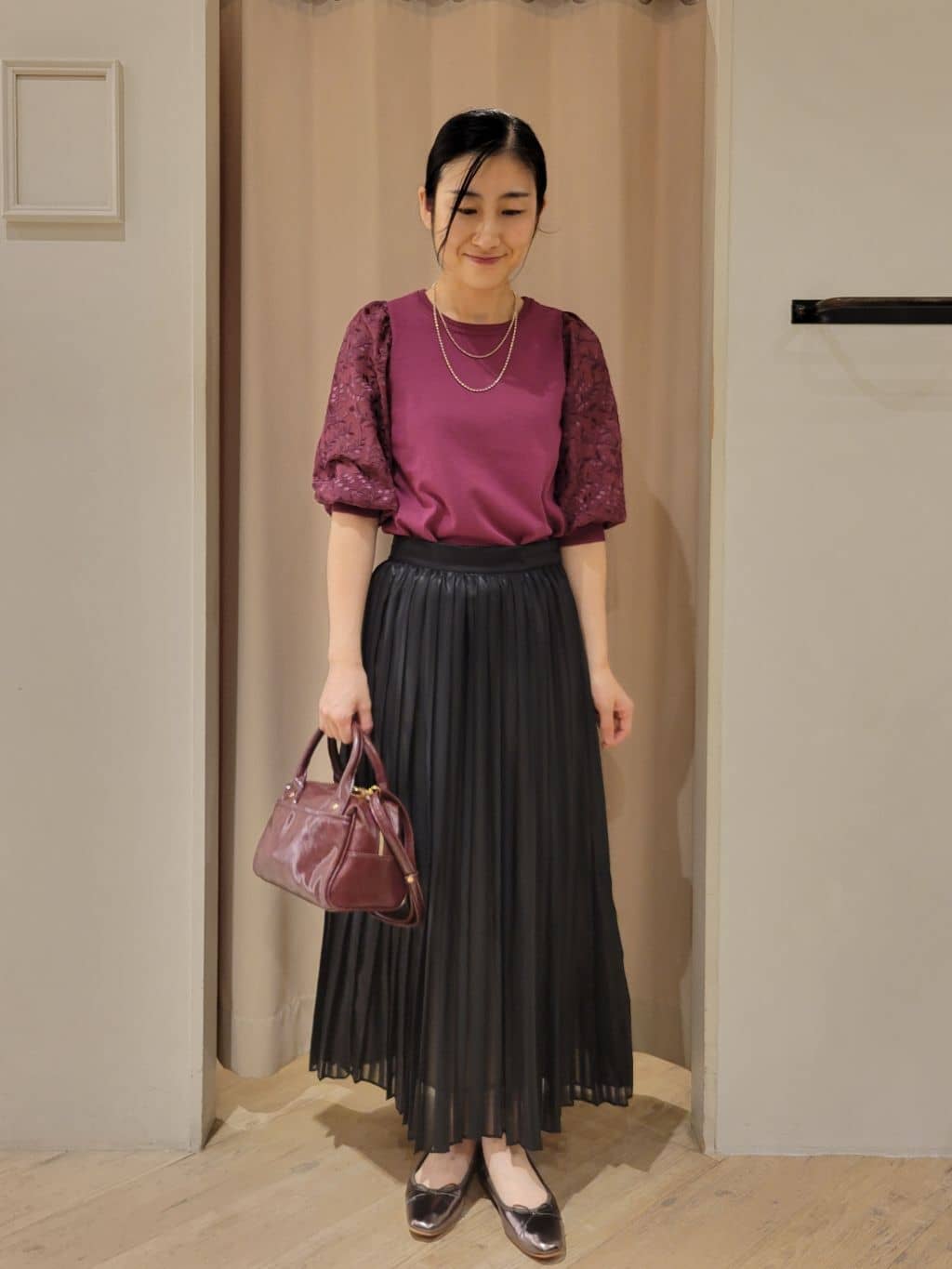 いそさんの「grove｜【二の腕カバー】繊細さと上品さをまとう袖刺繍プルオーバーニット」を使ったコーディネート