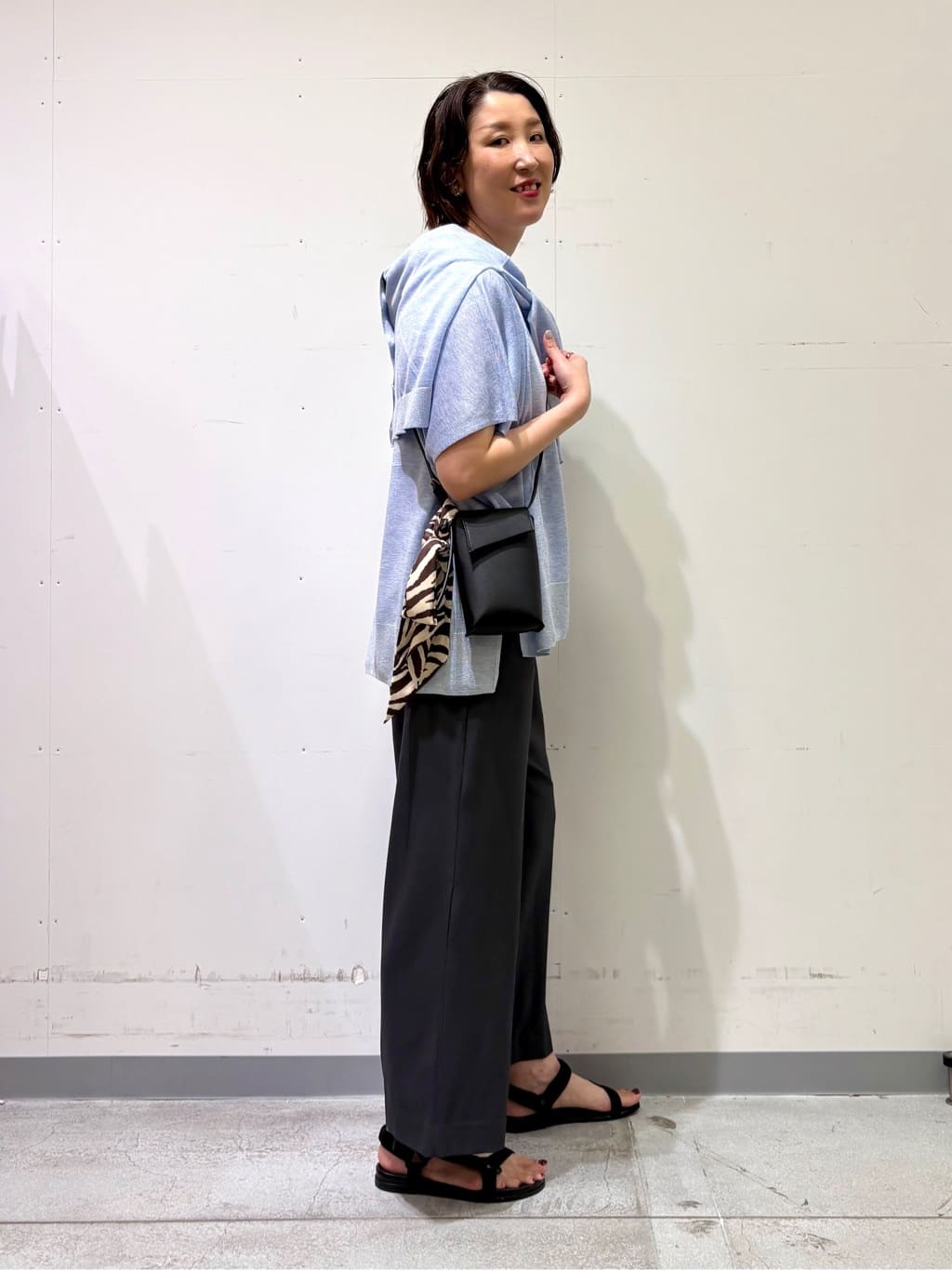 yuriさんの「INDIVI｜【UVケア／SETUP可能】エアリージョーゼット ワイドパンツ」を使ったコーディネート