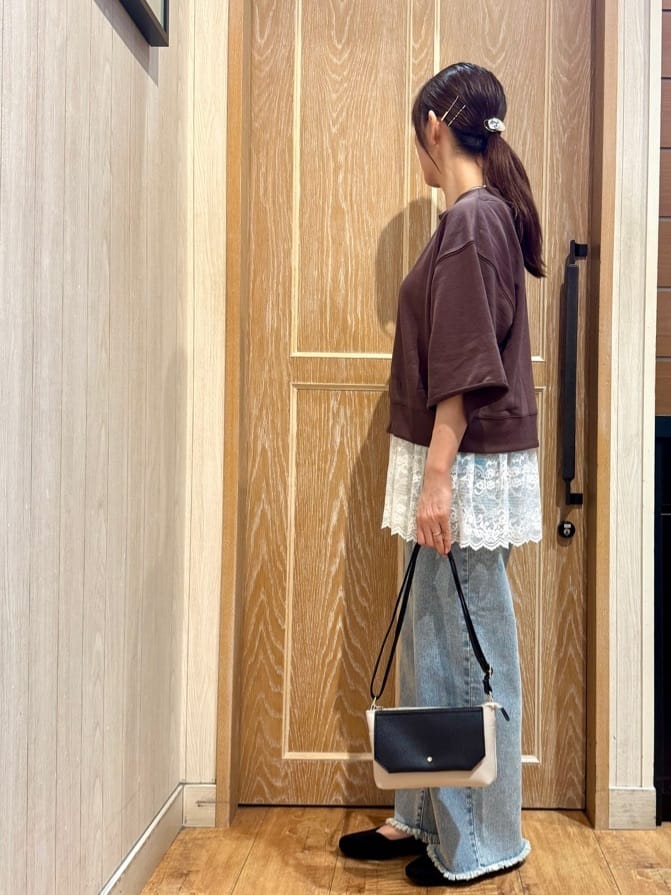 KAORIさんの「SHOO･LA･RUE｜【S-LL/裏ひんやり/ストレッチ】ワイドストレートデニムパンツ」を使ったコーディネート