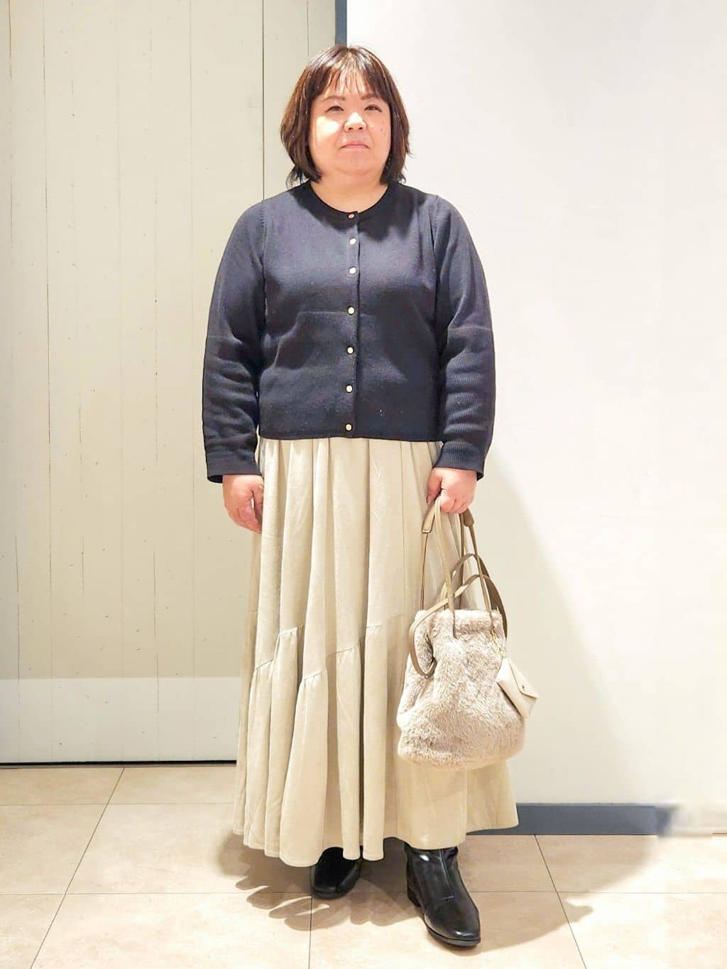 minoriさんの「grove｜クラシカルな佇まい 大人のステンカラーロングコート」を使ったコーディネート