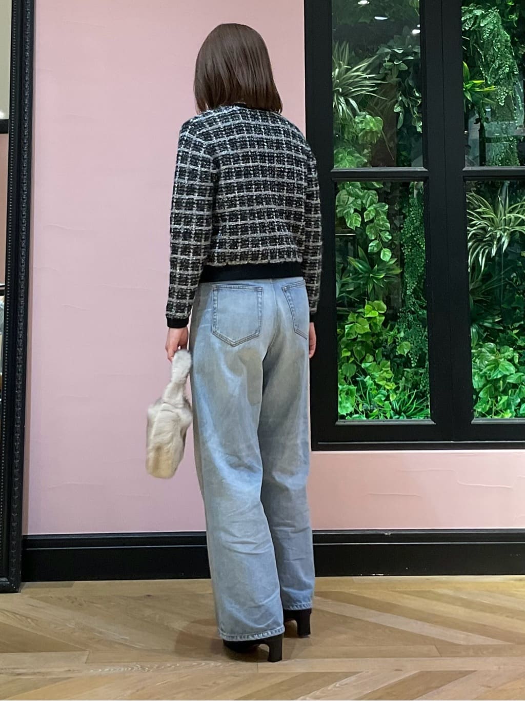 maruさんの「DRESSTERIOR｜◆コンパクトフェイクファーバッグ」を使ったコーディネート