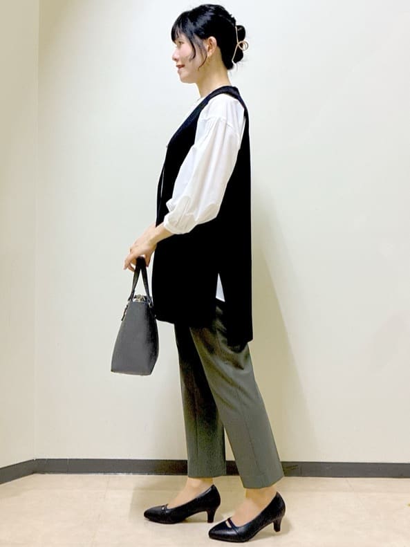  beni_gingerさんの「Reflect｜【程よいゆとり感／体型カバー】ピンタックデザインシャンブレーブラウス」を使ったコーディネート