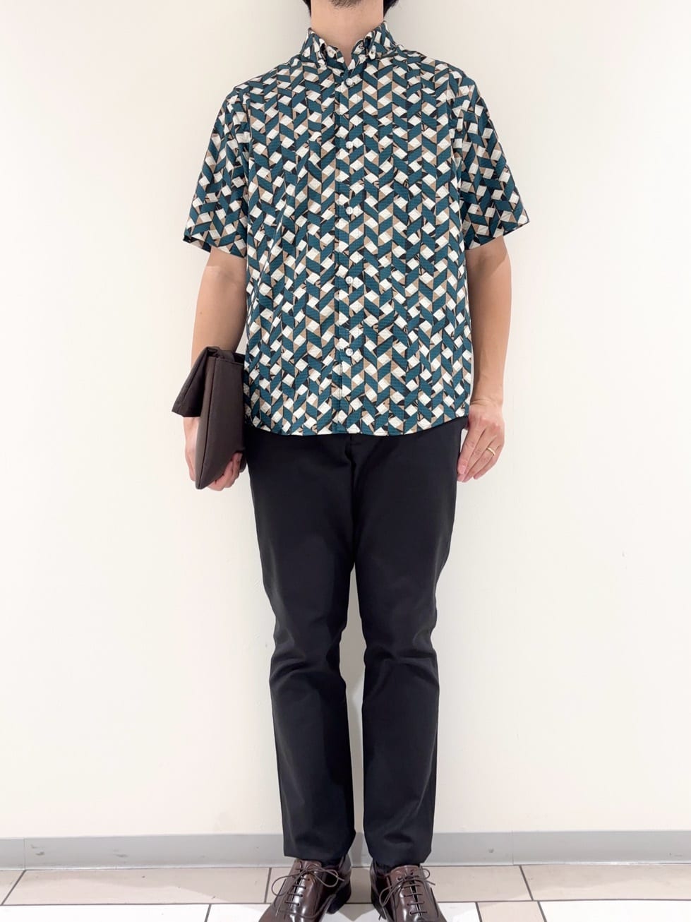 及川さんの「TAKEO KIKUCHI｜【COOL CITY WEAR】籠目アート柄 サッカーシャツ /通気性」を使ったコーディネート