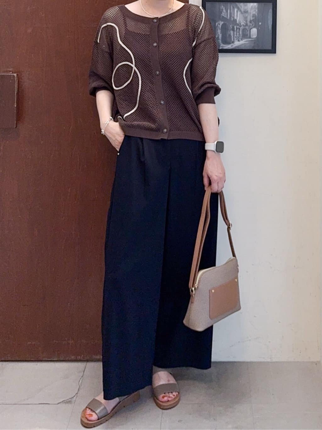 𝐇𝐢𝐫𝐨𝐦𝐢さんの「SHOO･LA･RUE｜アンクルゴムフラットサンダル」を使ったコーディネート