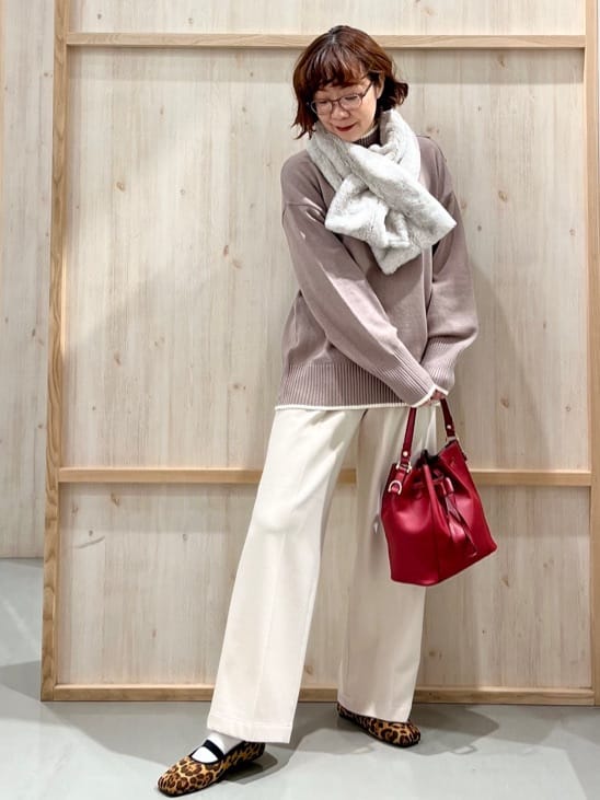 nakoさんの「THE SHOP TK｜【インしないで着られる】金ボタン ハイネックニット/毛玉になりにくい/静電気防止/洗濯機OK」を使ったコーディネート