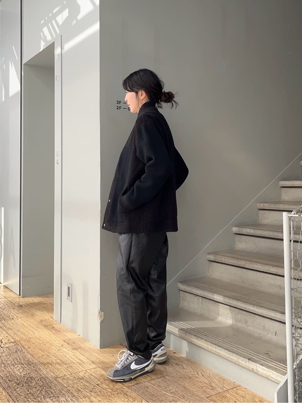 神野（jinno）さんの「TAKEO KIKUCHI｜【Air Palette Knit】ワンポイント カラーニット プルオーバー」を使ったコーディネート