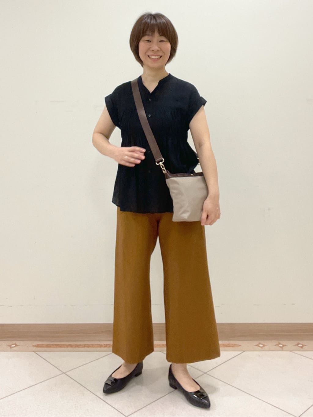 hanaさんの「Reflect｜【二の腕さりげなくカバー】シャーリングブラウス」を使ったコーディネート