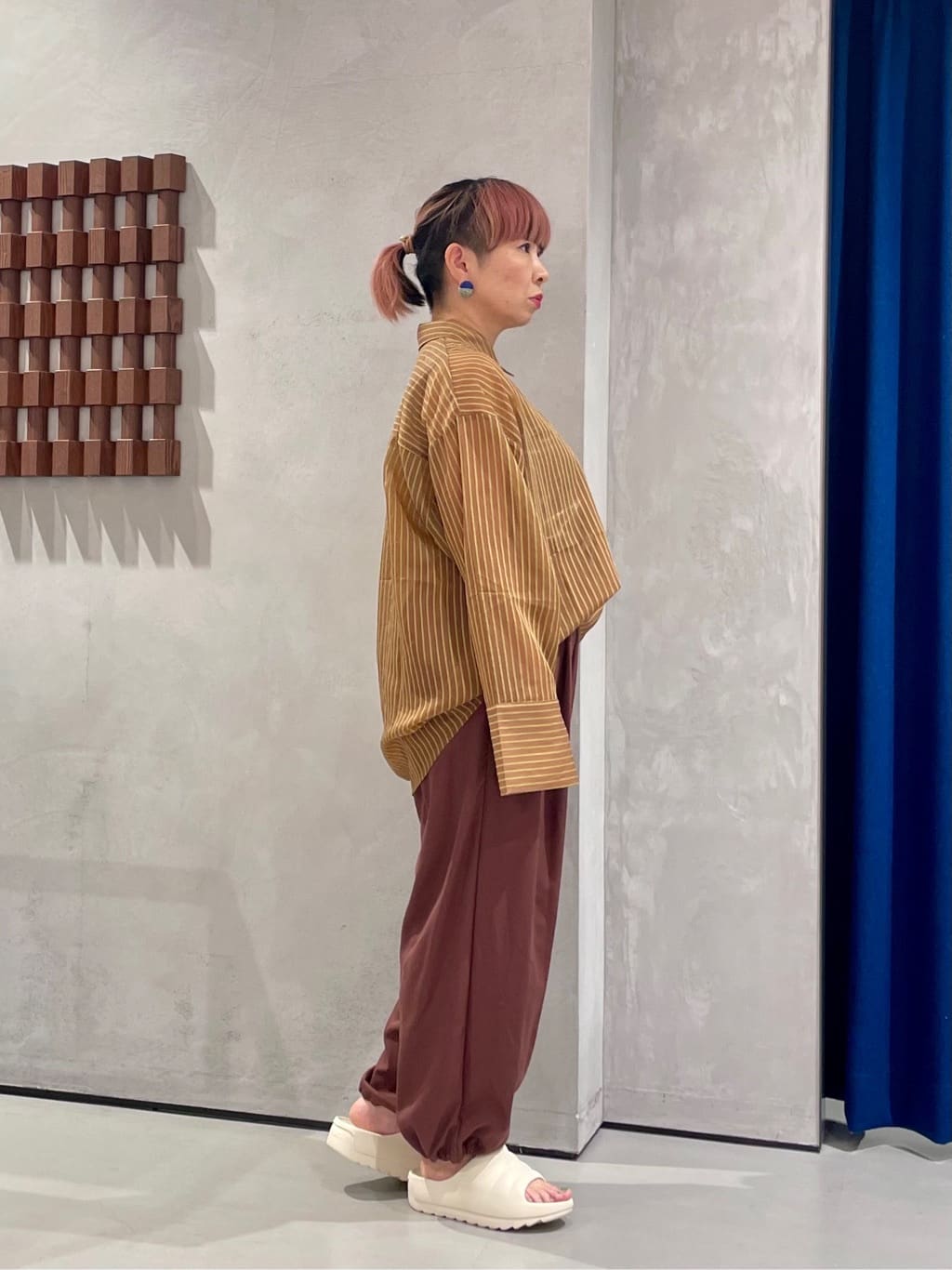 KOUさんの「INDIVI｜ウエストギャザーパンツ」を使ったコーディネート