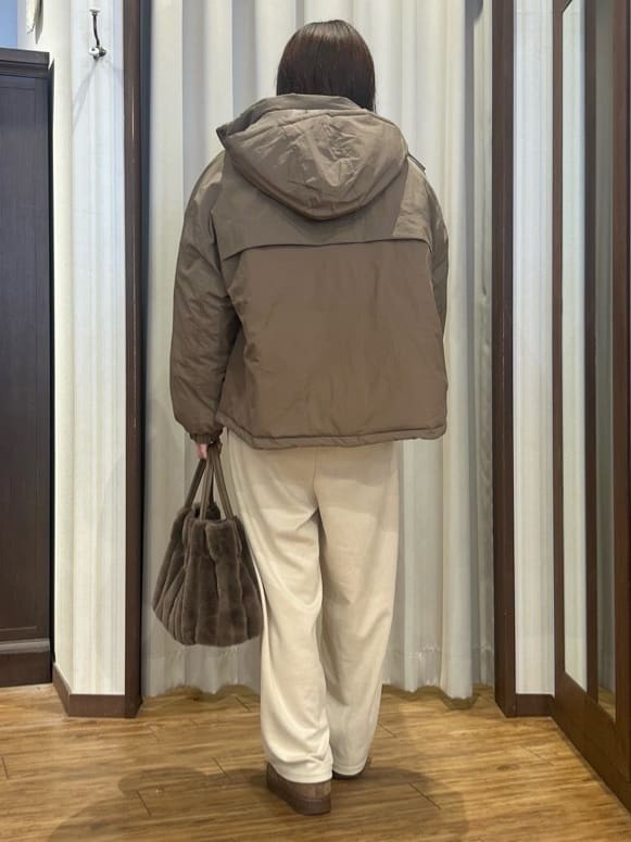 yuzukaさんの「SHOO･LA･RUE｜【撥水/あったか】たっぷり着られる 中綿モンスターショートコート」を使ったコーディネート