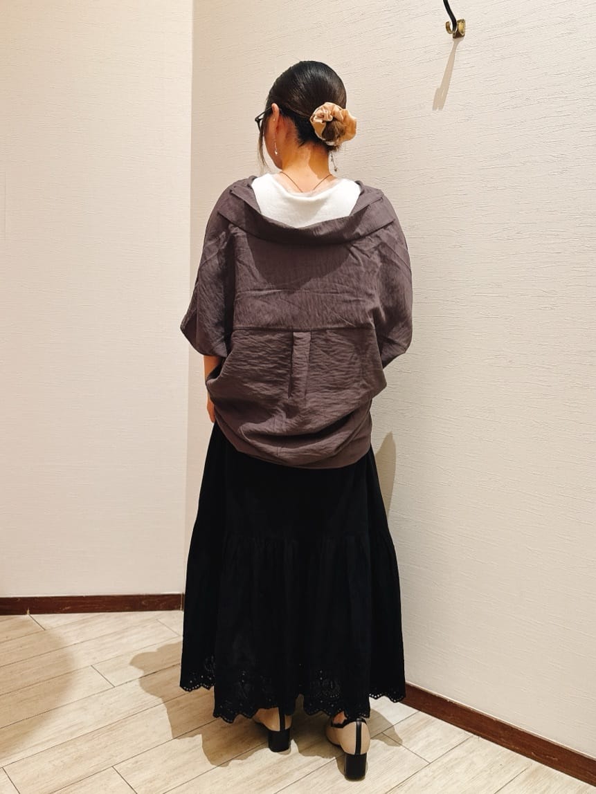 あにぃさんの「SHOO･LA･RUE｜【洗える/S-LL/5分袖】1枚でも羽織としても。さらさらドレープシャツ」を使ったコーディネート