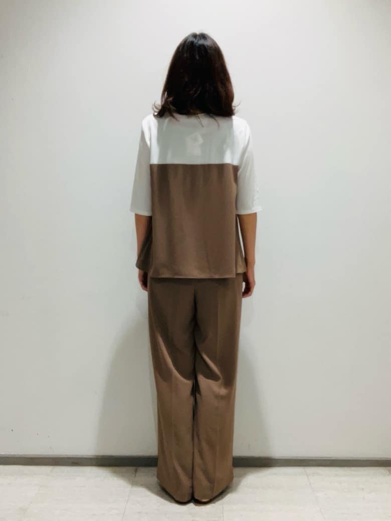 fujiさんの「INDIVI｜【セットアップ可能】ビスチェレイヤード風トップス」を使ったコーディネート