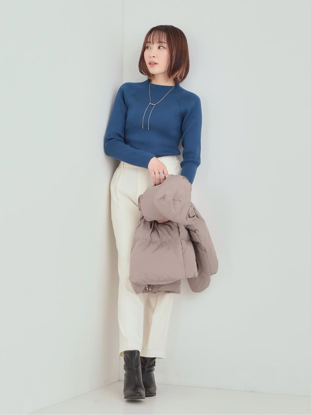 𝐜𝐡𝐢𝐤𝐚さんの「SHOO･LA･RUE｜【撥水/洗える】ショートフーディーダウン」を使ったコーディネート