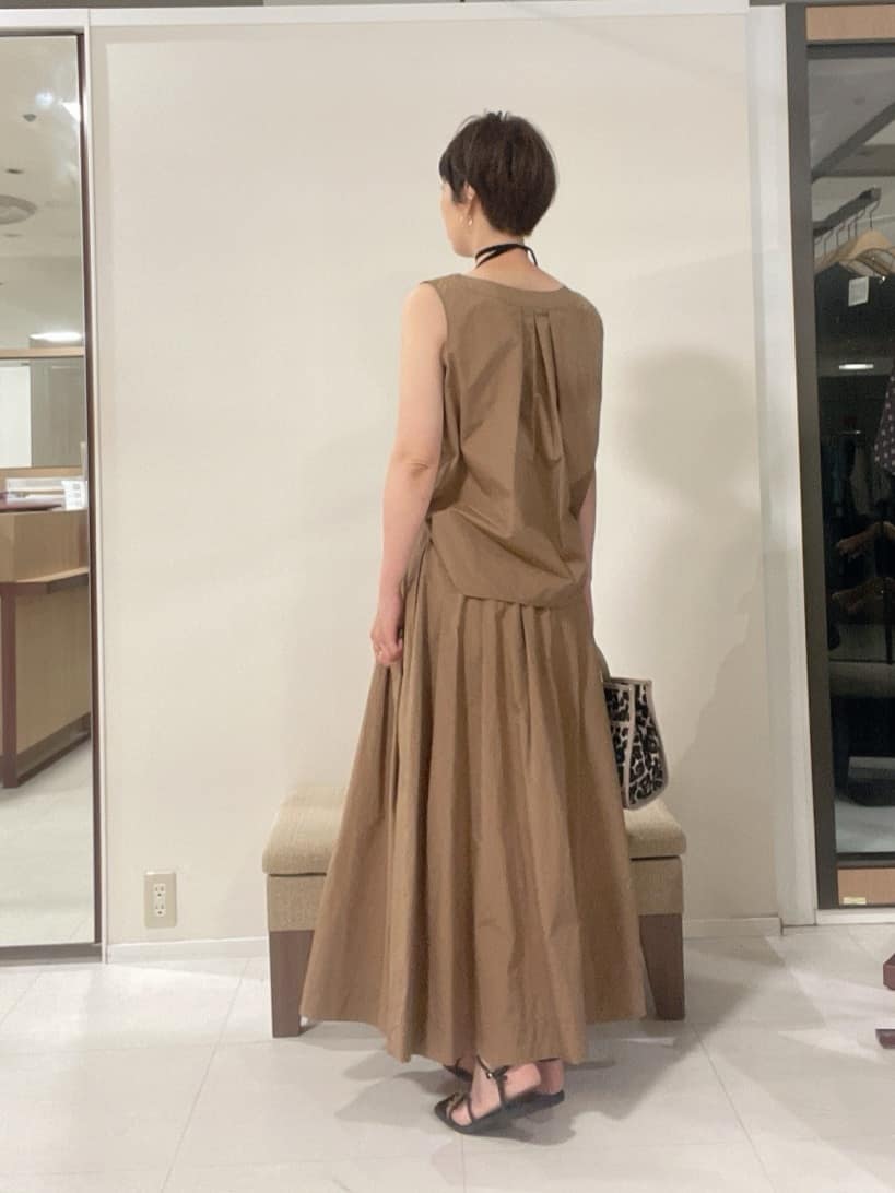 IWAMOさんの「UNTITLED｜【2WAY/セットアップ可/ノースリーブ/前ボタン】ファブリカブラウス」を使ったコーディネート
