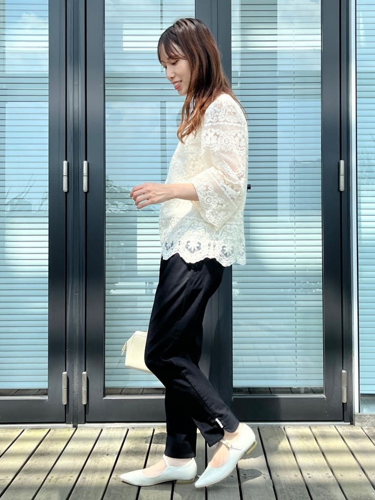 はばさんの「Couture brooch｜【一枚で着映える・高見え】刺繍レースフレアー袖ブラウス」を使ったコーディネート