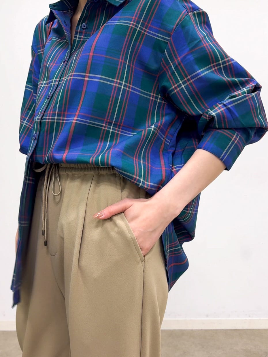 𝐜𝐡𝐢𝐤𝐚さんの「SHOO･LA･RUE｜【洗濯機可/S-LL】程よい抜け感 大人のチェックシャツ」を使ったコーディネート