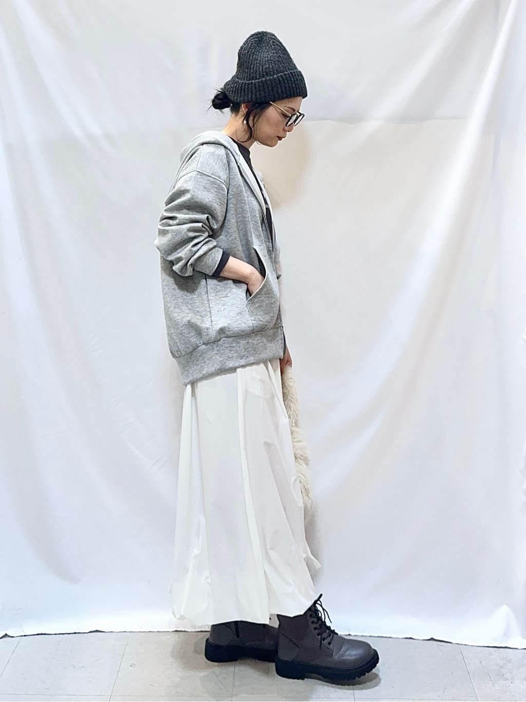 𝐇𝐢𝐫𝐨𝐦𝐢さんの「SHOO･LA･RUE｜グラフィックアソート ベーシックロンT」を使ったコーディネート
