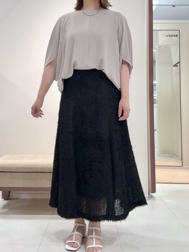 YUIさんの「UNTITLED｜【セットアップ可/後ろウエストゴム】フェザーマーメイドスカート」を使ったコーディネート
