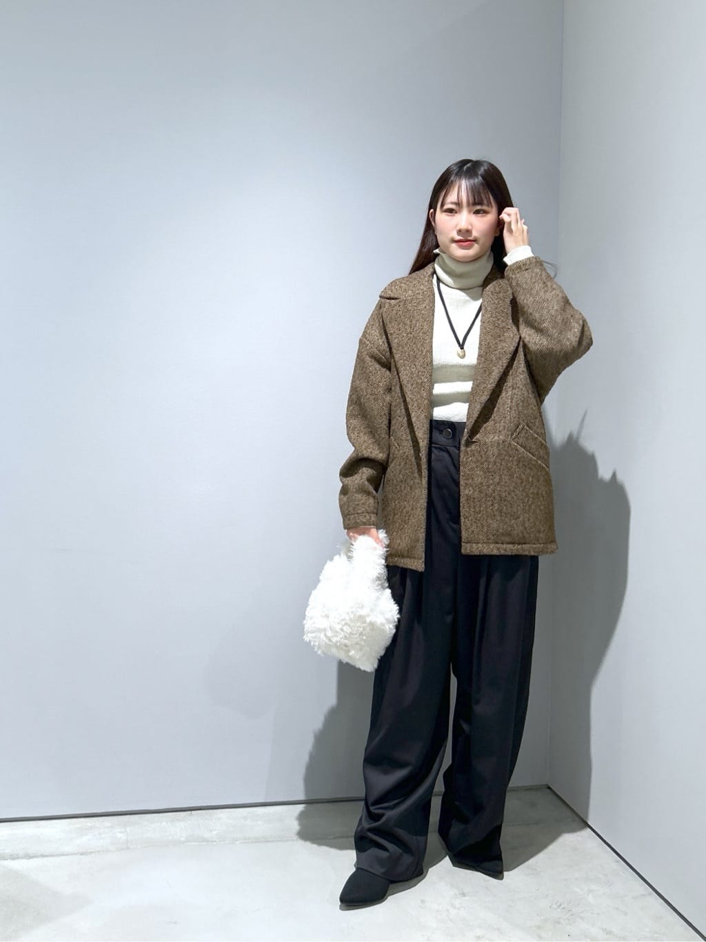 Renoさんの「INDIVI｜シャインテーパードサロペット」を使ったコーディネート