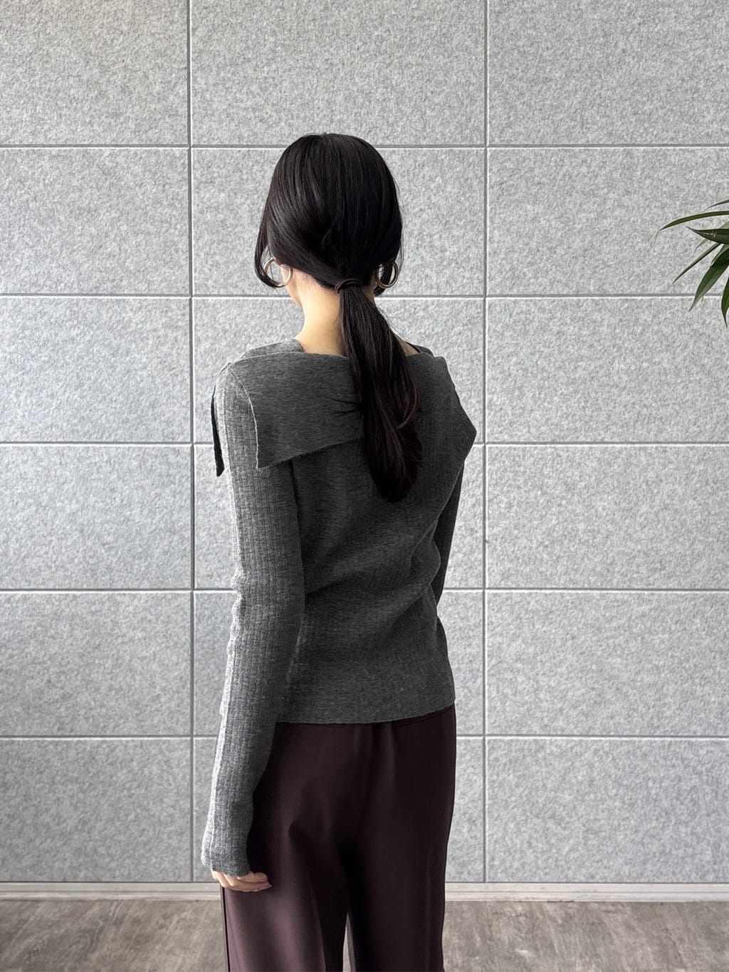 rinaさんの「INDIVI｜【再入荷】アシメオフショルニット」を使ったコーディネート