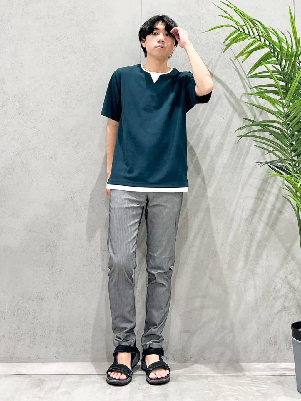SHI-MAさんの「THE SHOP TK｜ツイルキーネック 半袖Tシャツ 接触冷感/洗濯機OK」を使ったコーディネート