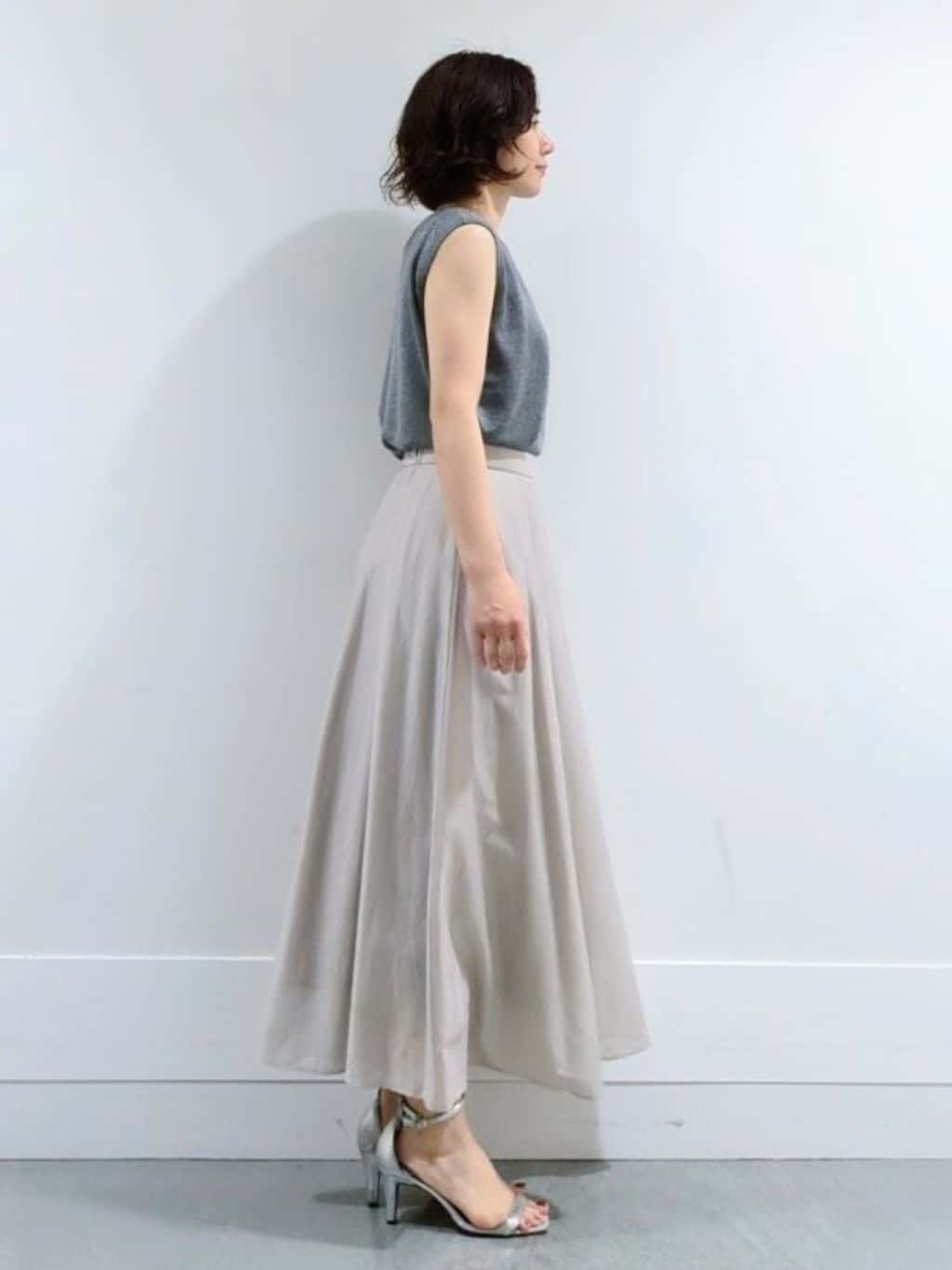 ミズタさんの「UNTITLED｜【アンサンブル可/洗える】シアーノースリーブ プルオーバー」を使ったコーディネート