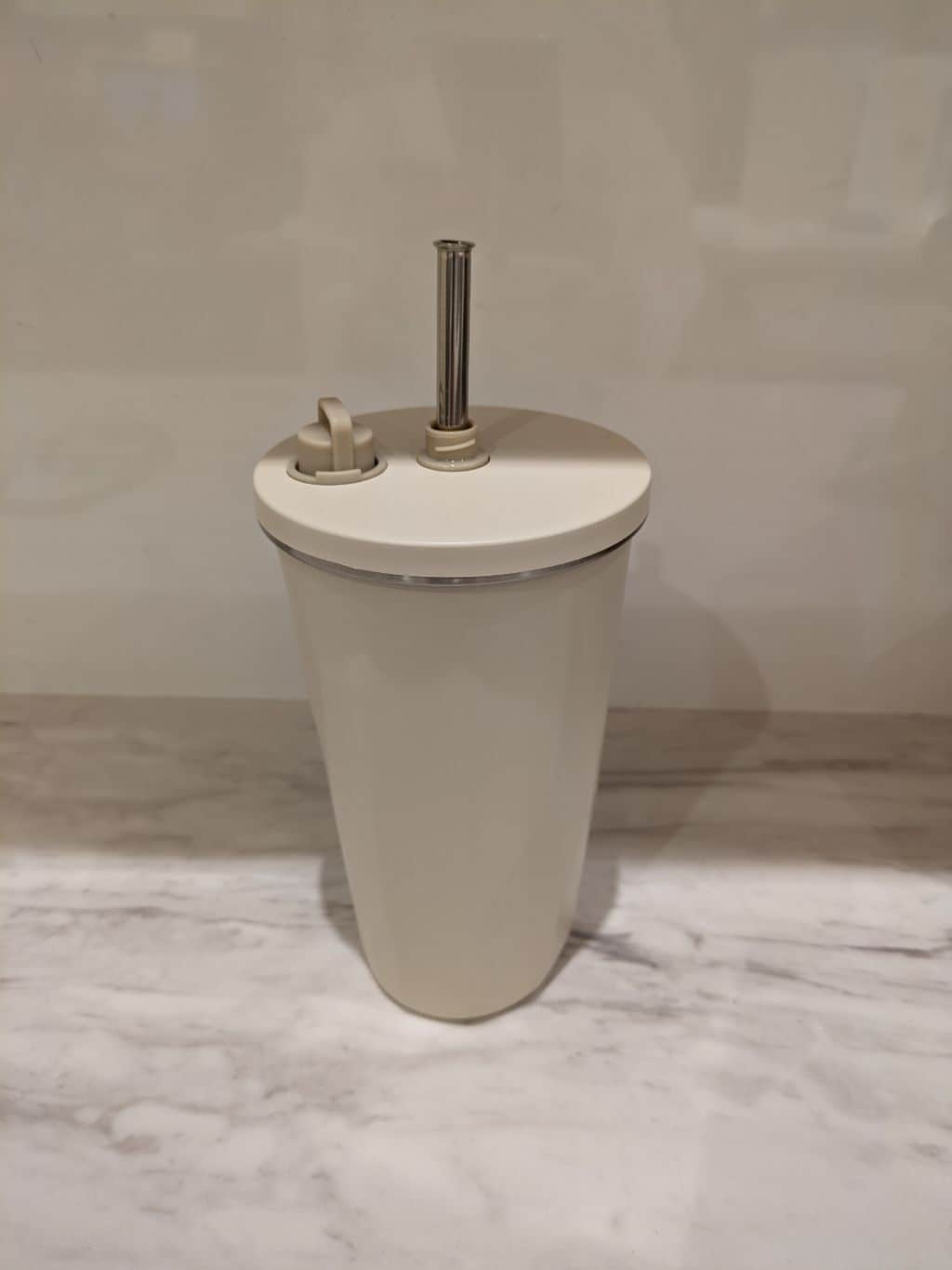 minoriさんの「212 KITCHEN STORE｜ストロー付2wayタンブラー570ml アイボリー」を使ったコーディネート