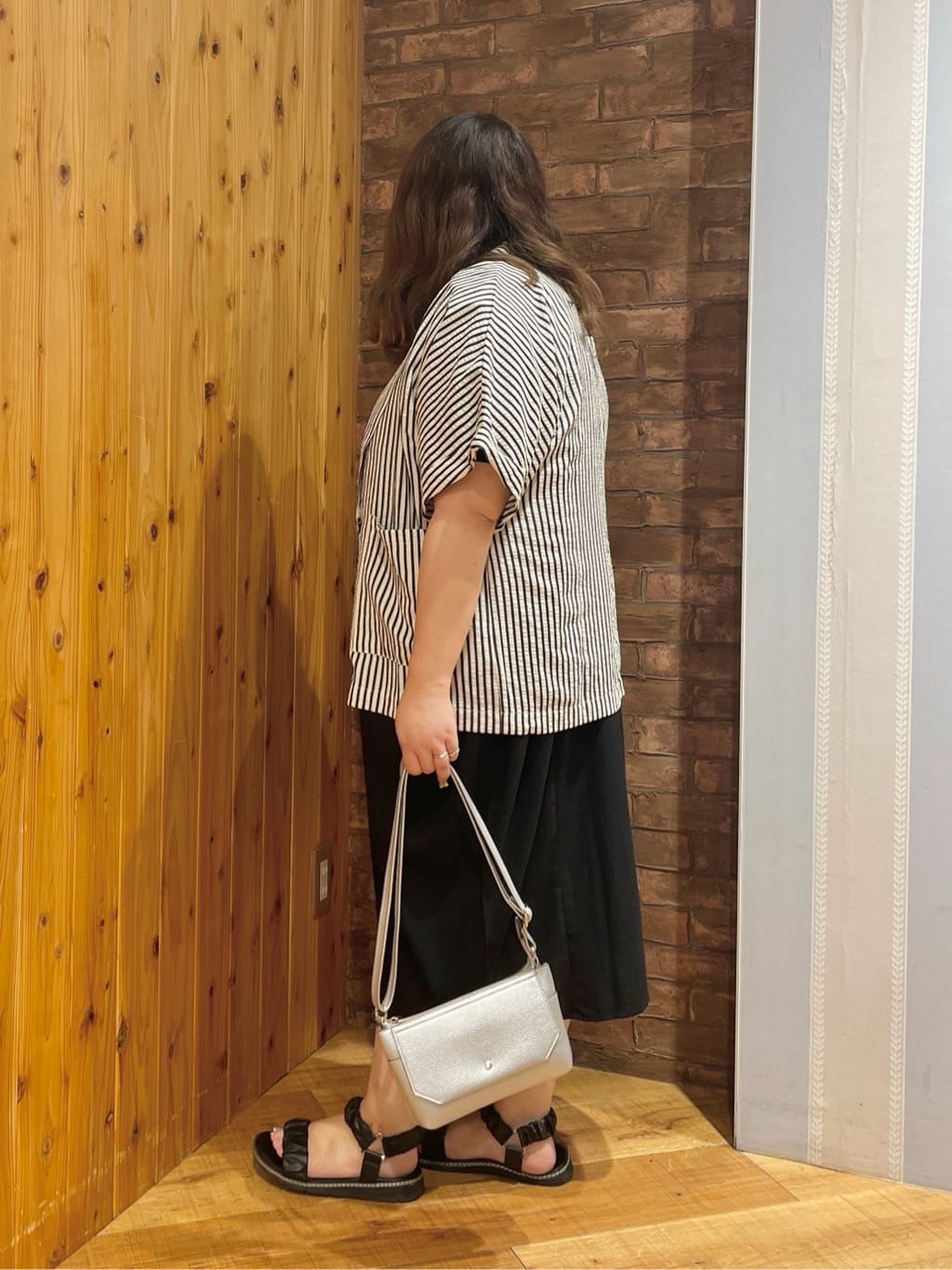 Risaさんの「SHOO･LA･RUE｜【S-LL】楽にサマ見え コクーンシルエットの涼やかワンピース」を使ったコーディネート